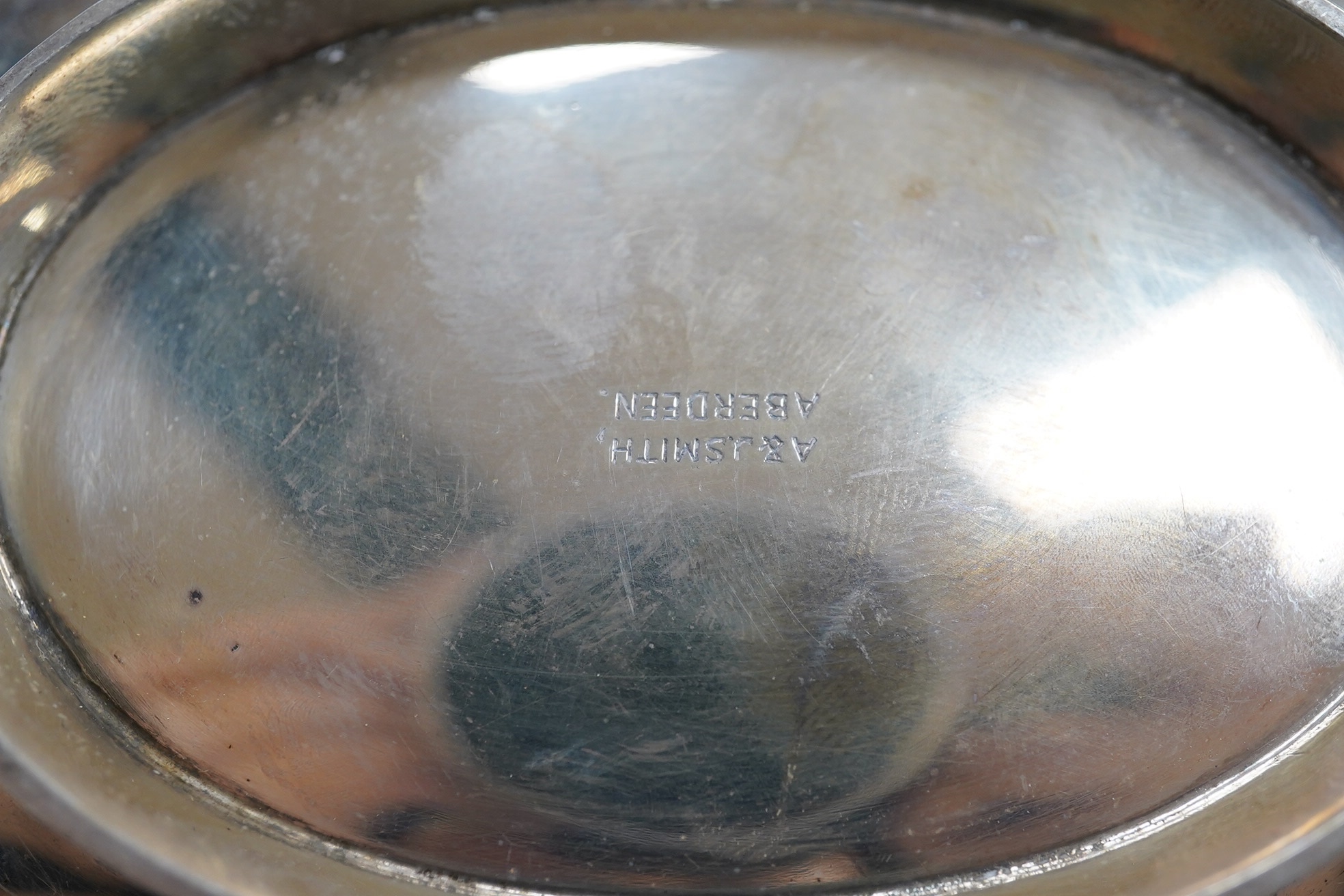A George VI stylish silver oval trinket dish, Wakely & Wheeler, London, 1939, 108 grams, 16.7cm. Condition - fair
